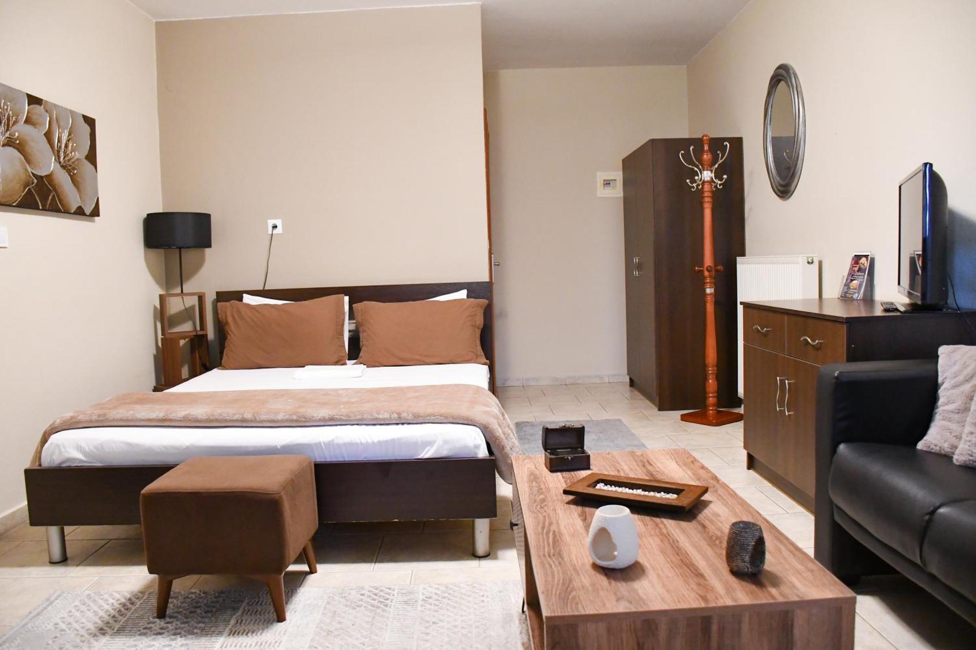 Ángistron Toula Rooms מראה חיצוני תמונה