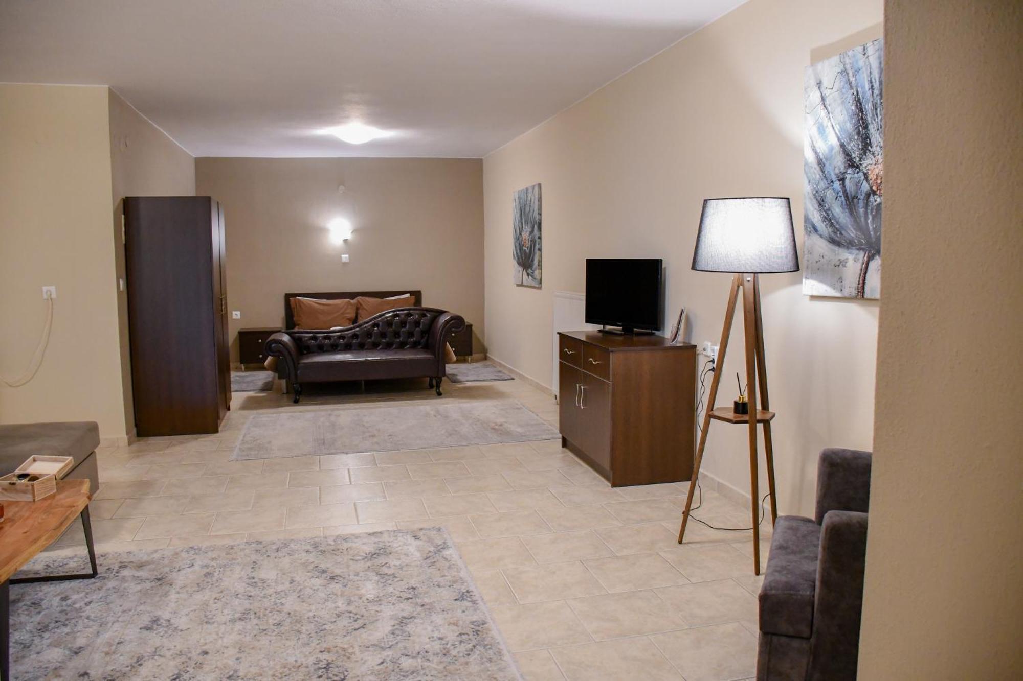 Ángistron Toula Rooms מראה חיצוני תמונה