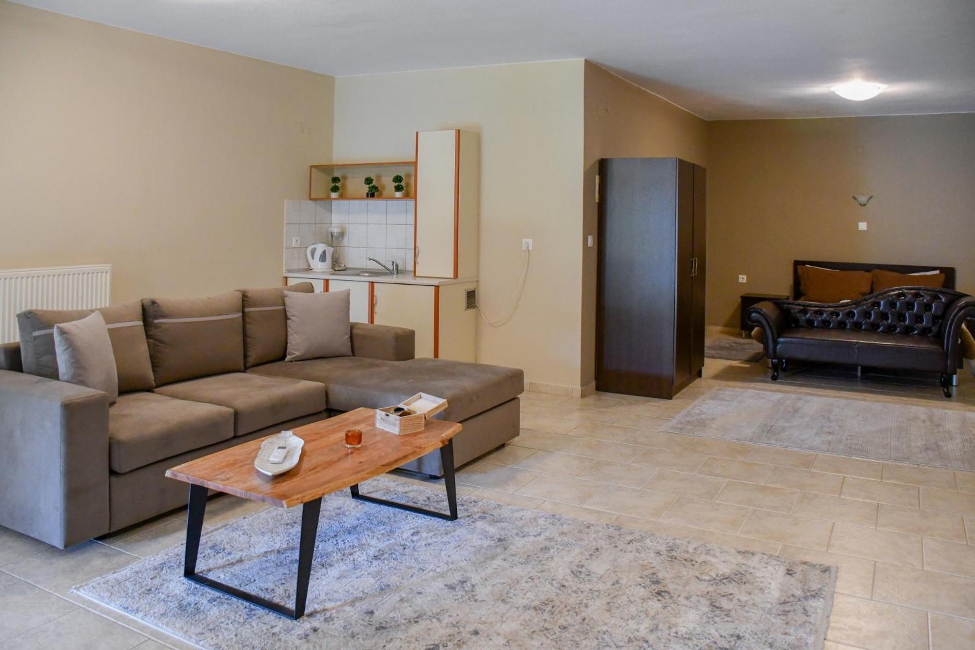 Ángistron Toula Rooms מראה חיצוני תמונה