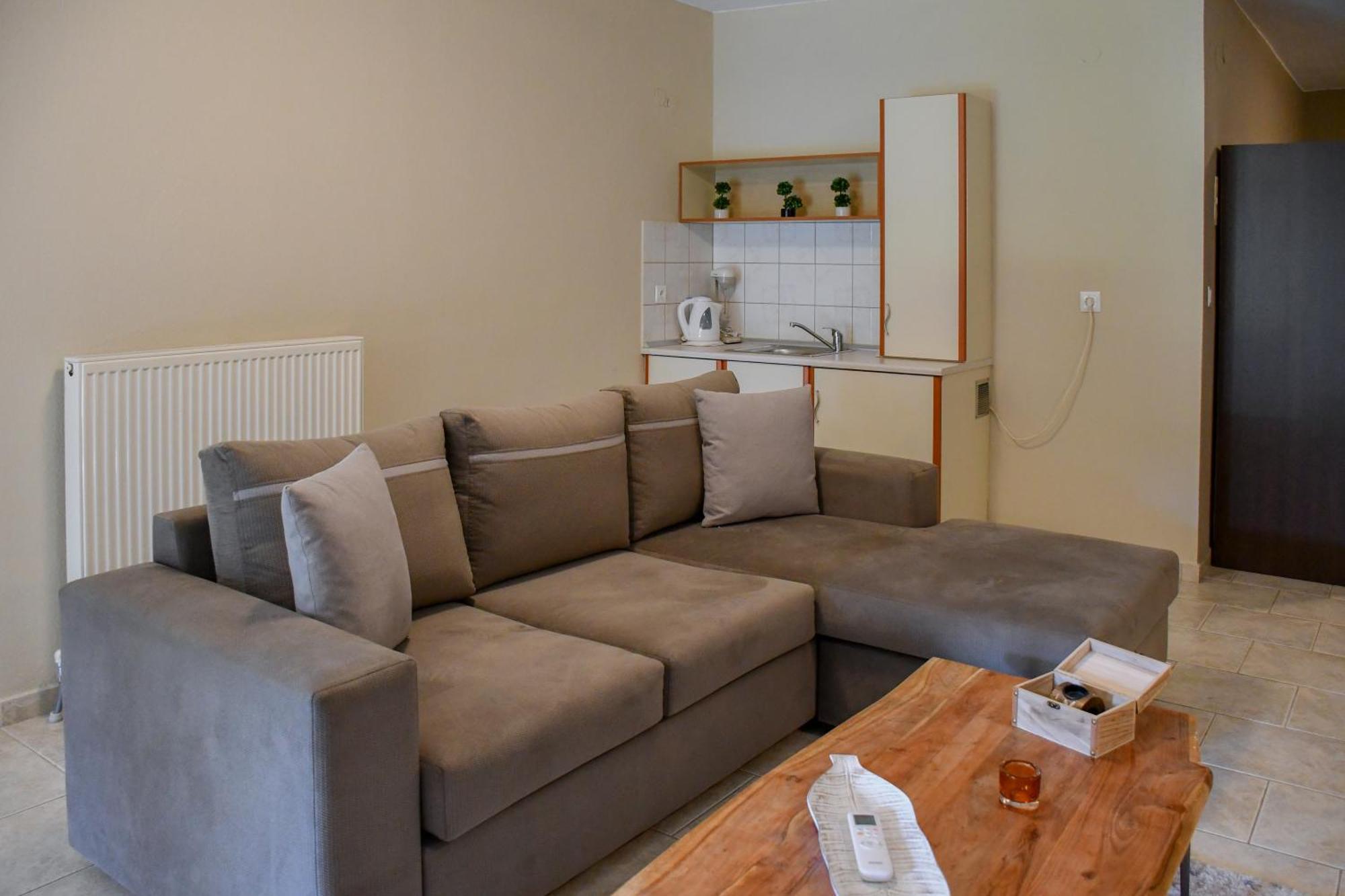 Ángistron Toula Rooms מראה חיצוני תמונה
